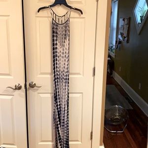 Maxi dress with open back and slit on both sides